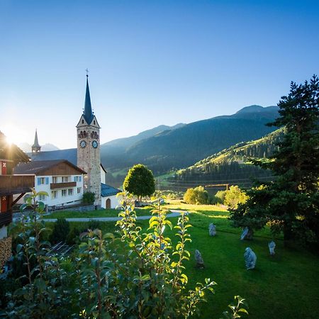 Hotel Kruezli Sedrun Buitenkant foto
