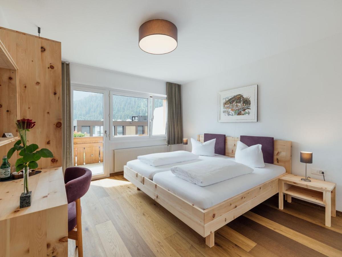 Hotel Kruezli Sedrun Buitenkant foto