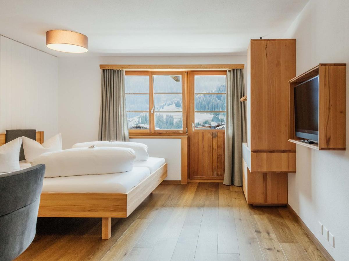 Hotel Kruezli Sedrun Buitenkant foto