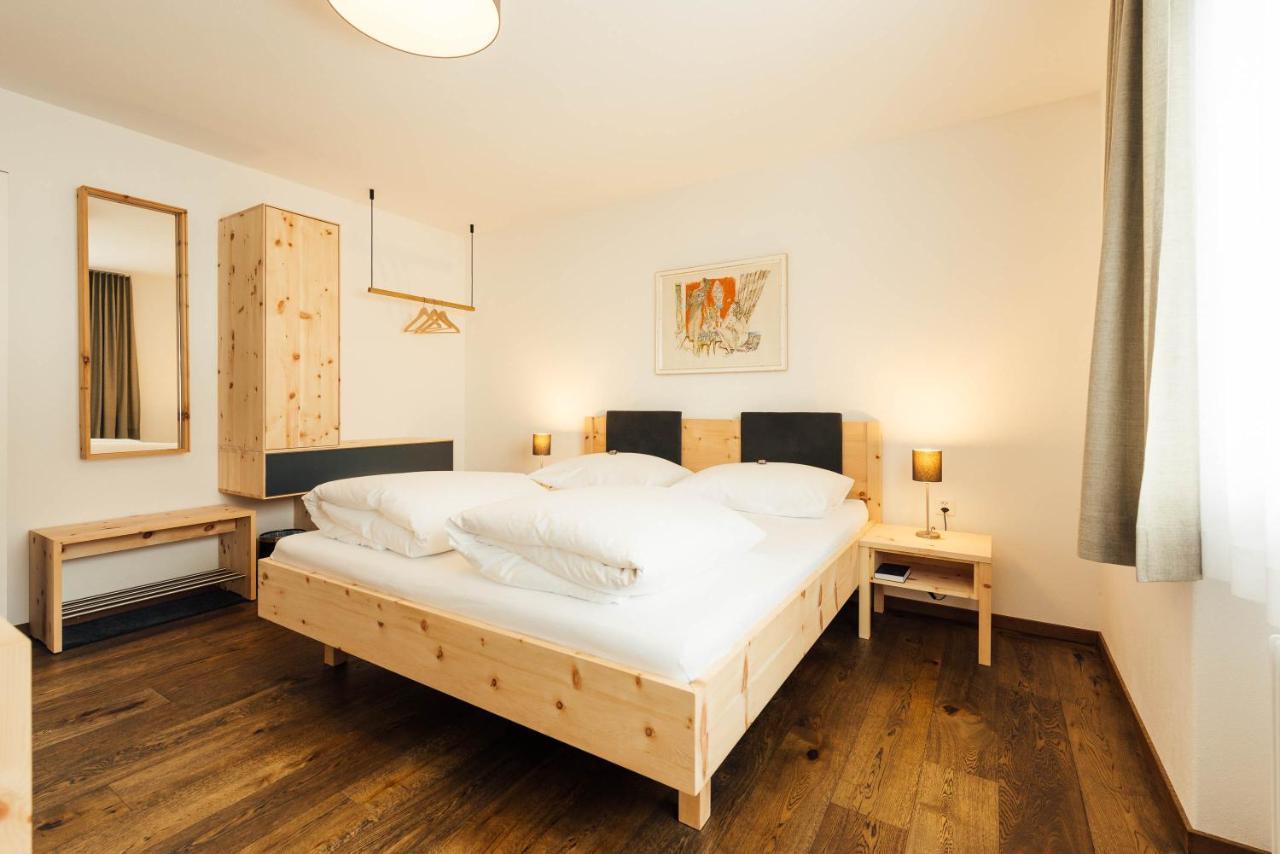 Hotel Kruezli Sedrun Buitenkant foto