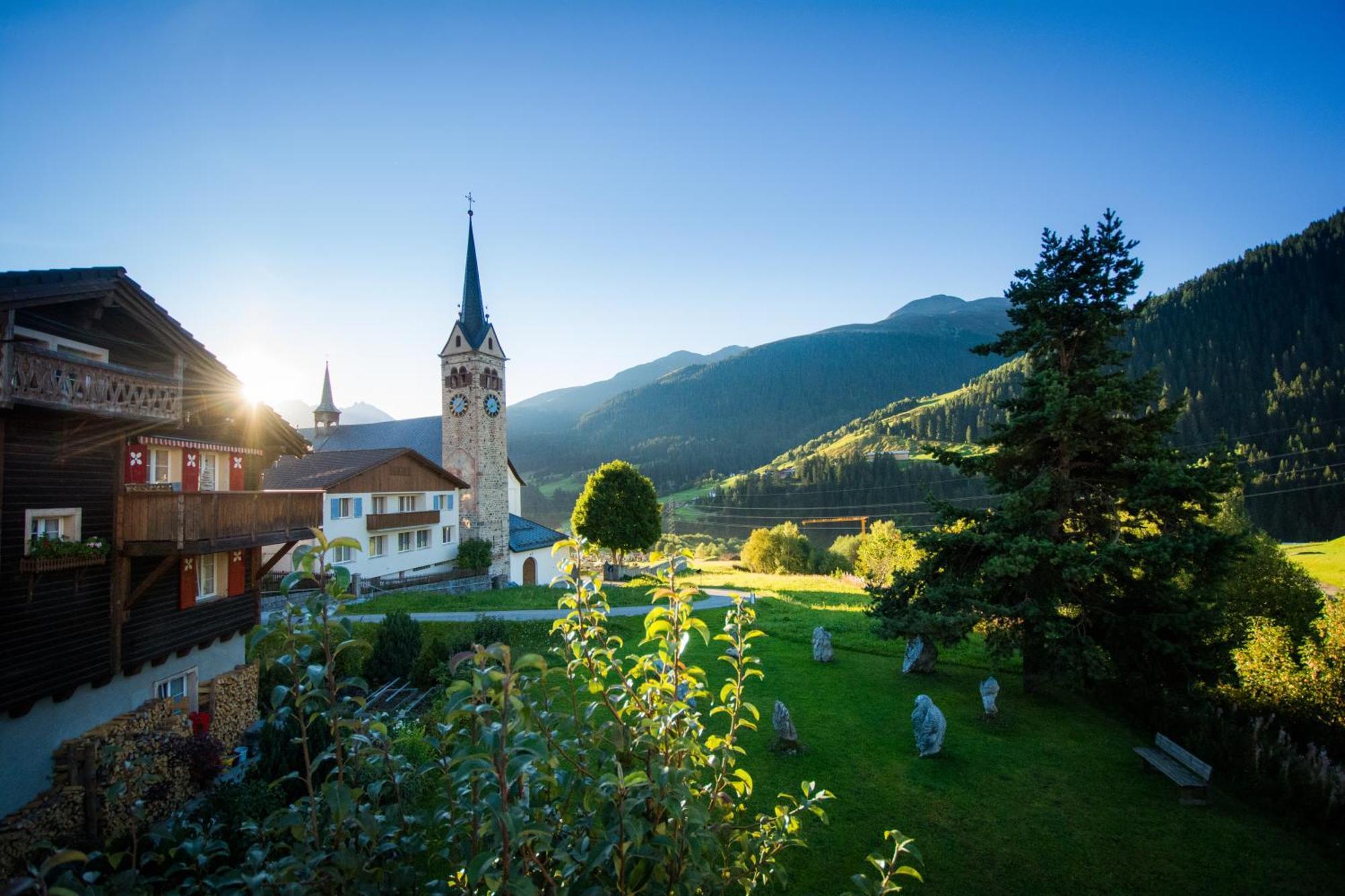 Hotel Kruezli Sedrun Buitenkant foto