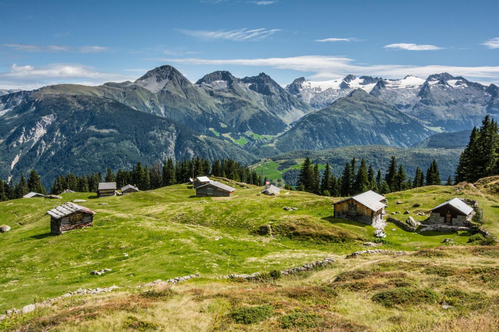 Hotel Kruezli Sedrun Buitenkant foto