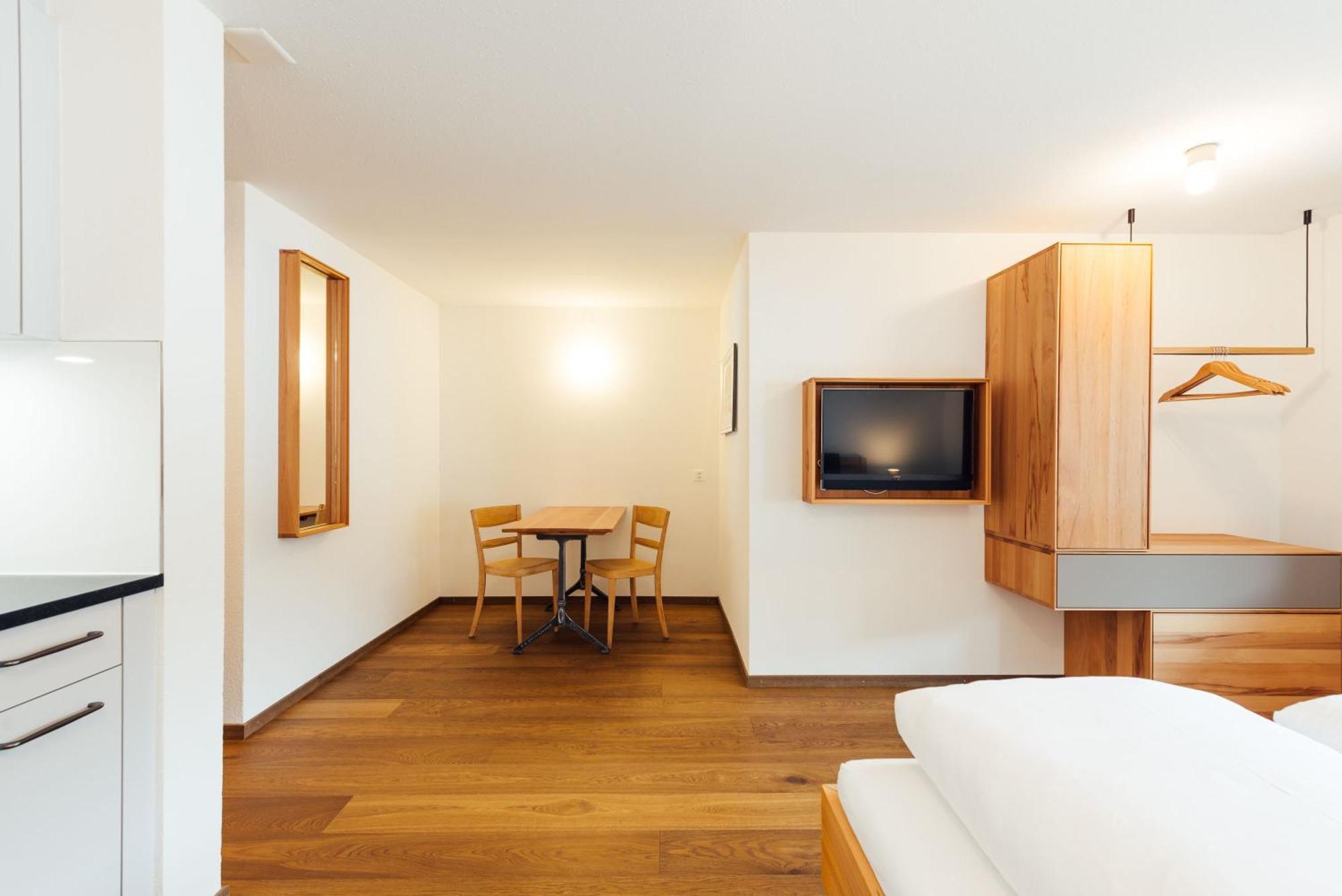 Hotel Kruezli Sedrun Kamer foto