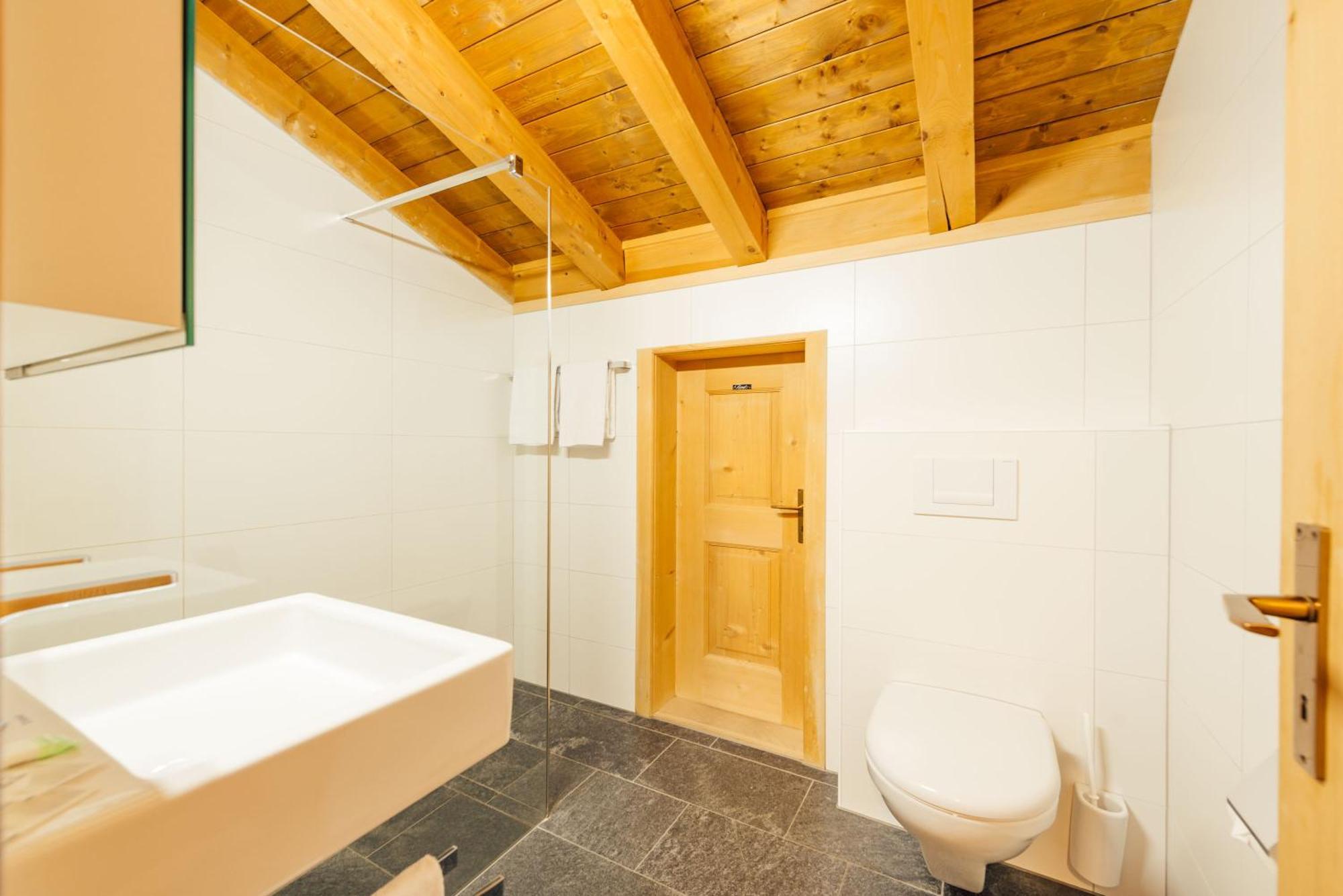 Hotel Kruezli Sedrun Kamer foto