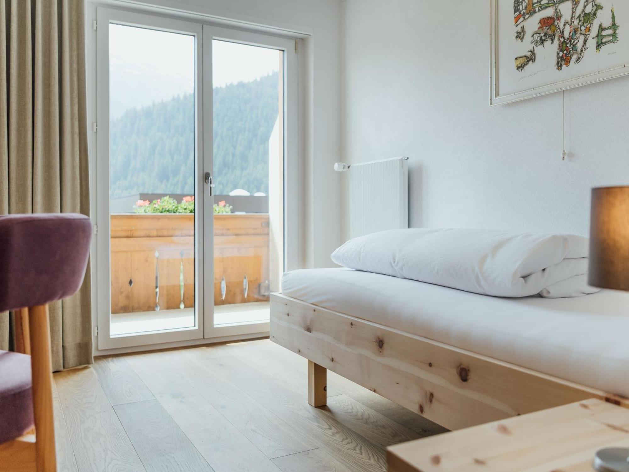 Hotel Kruezli Sedrun Kamer foto
