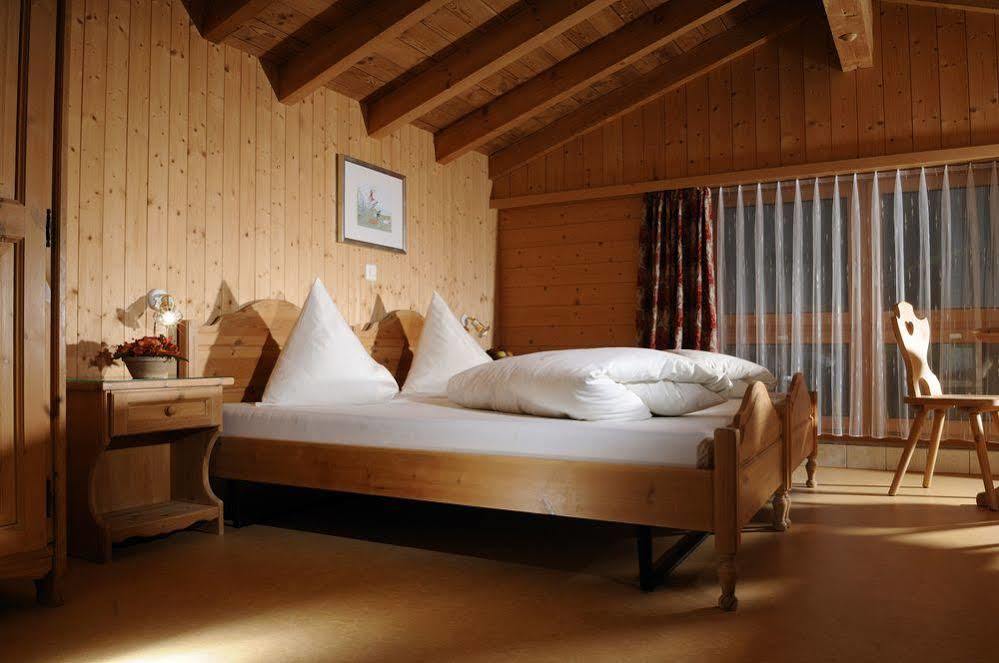 Hotel Kruezli Sedrun Buitenkant foto